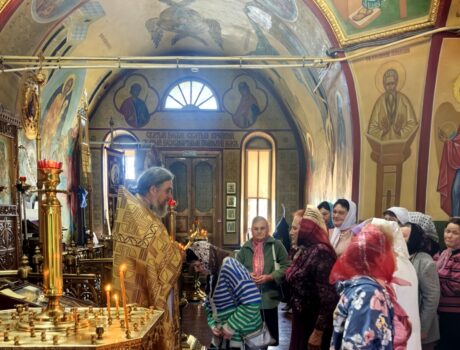 В Неделю 6-ю по Пасхе -святителя Николая, архиепископа Мир Ликийских, чудотворца.  С Праздником братья и сестры!  Святителю отче Николае, моли Бога о нас! В храме святителя Димитрия Ростовского г. Алексеевка была совершена Божественная Литургия.