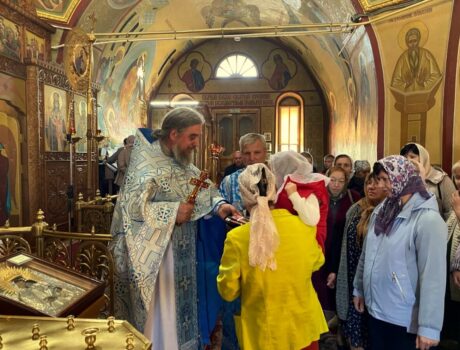 В Неделю 3-ю по Пасхе — святых жен-мироносиц в храме святителя Димитрия Ростовского г. Алексеевка была совершена Божественная Литургия.