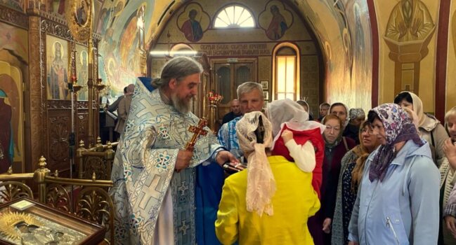 В Неделю 3-ю по Пасхе — святых жен-мироносиц в храме святителя Димитрия Ростовского г. Алексеевка была совершена Божественная Литургия.