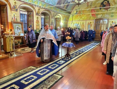 3 и 4 декабря в храме святителя Димитрия Ростовского г. Алексеевка прошли праздничные богослужения по случаю двунадесятого праздника Введения во храм Пресвятой Богородицы.  Торжественные богослужения совершил настоятель храма — протоиерей Василий Джуган.